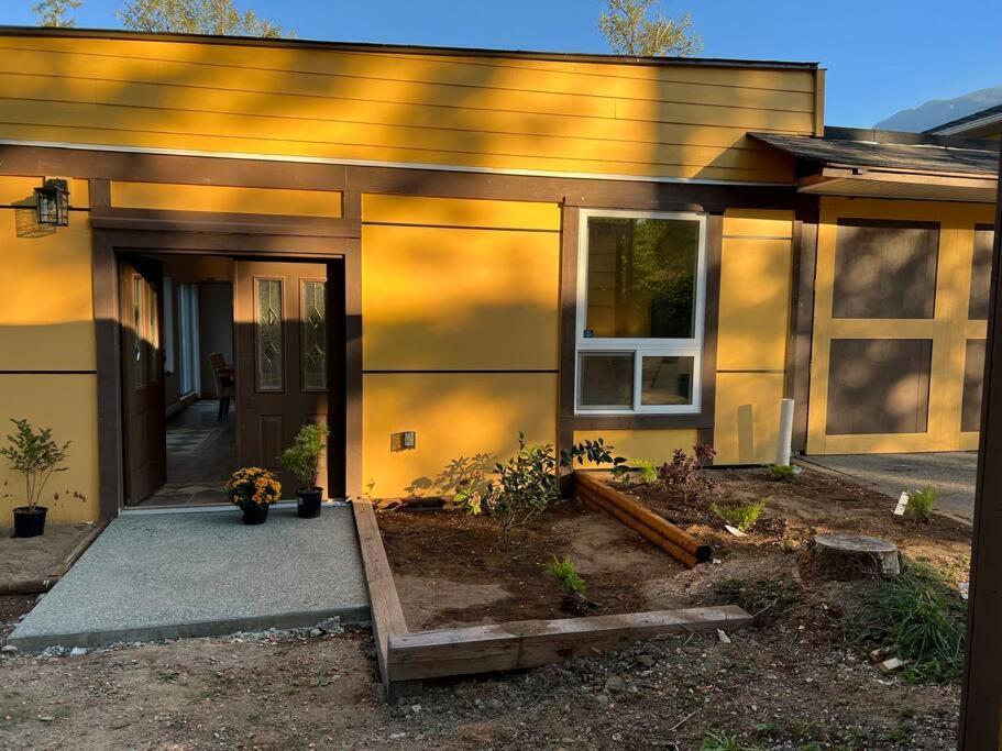 Country Home, Sleeps 6 Pets Friendly Порт Алберни Екстериор снимка
