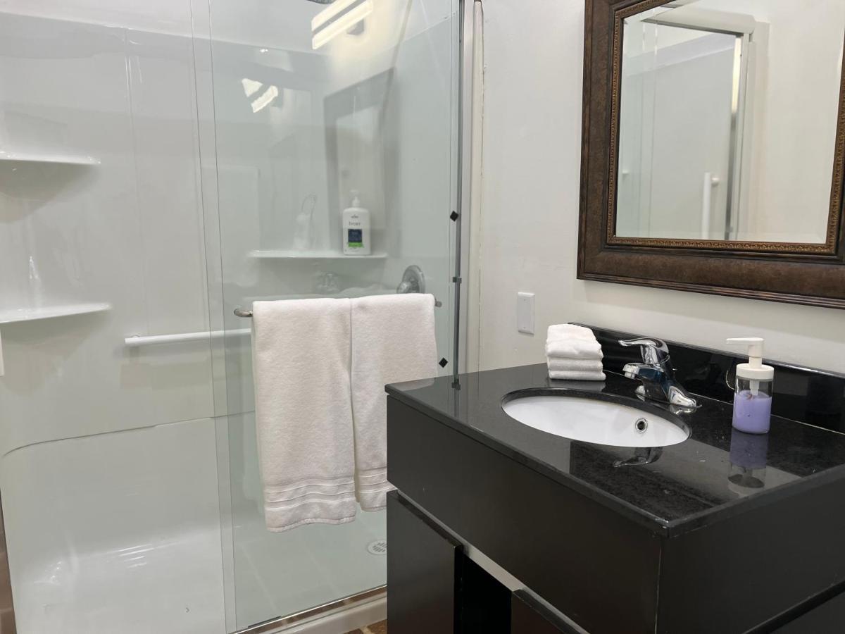 Country Home, Sleeps 6 Pets Friendly Порт Алберни Екстериор снимка