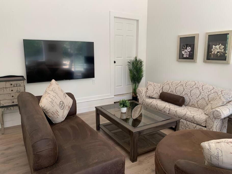 Country Home, Sleeps 6 Pets Friendly Порт Алберни Екстериор снимка