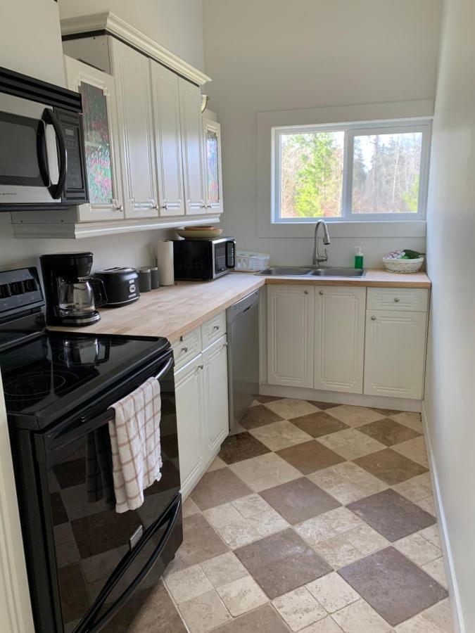 Country Home, Sleeps 6 Pets Friendly Порт Алберни Екстериор снимка
